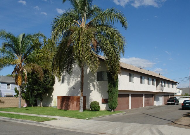 709 Crawford St in Corona, CA - Building Photo - Building Photo