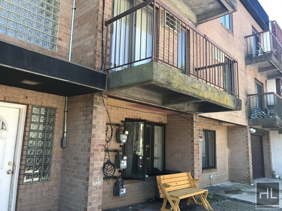 69 ROAD in Queens, NY - Building Photo