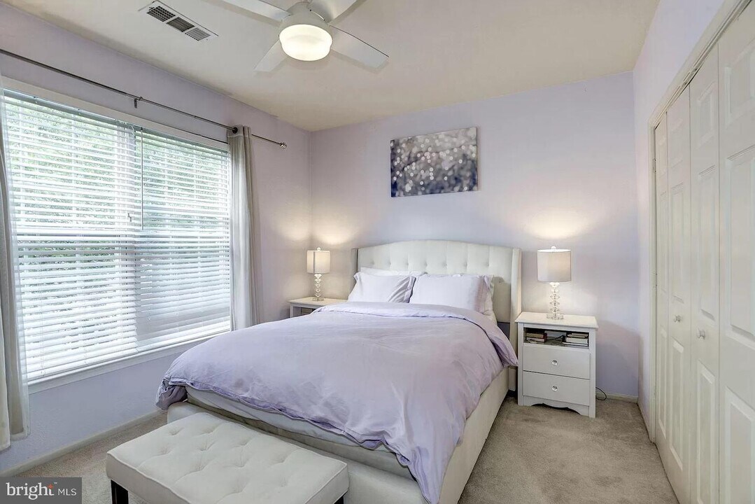 3003 Nicosh Cir-Unit -3305 in Falls Church, VA - Building Photo