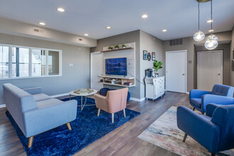 Kings Landing in Creve Coeur, MO - Building Photo - Interior Photo