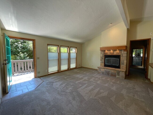 14050 Woodland Dr-Unit -14048 in Guerneville, CA - Building Photo - Building Photo