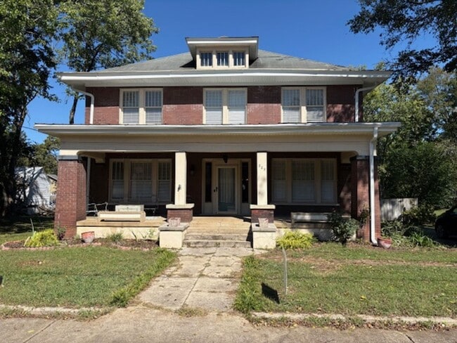 305 E Lytle St in Murfreesboro, TN - Building Photo - Building Photo