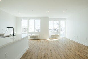 67 Dr Martin Luther King Jr Blvd in Newark, NJ - Building Photo