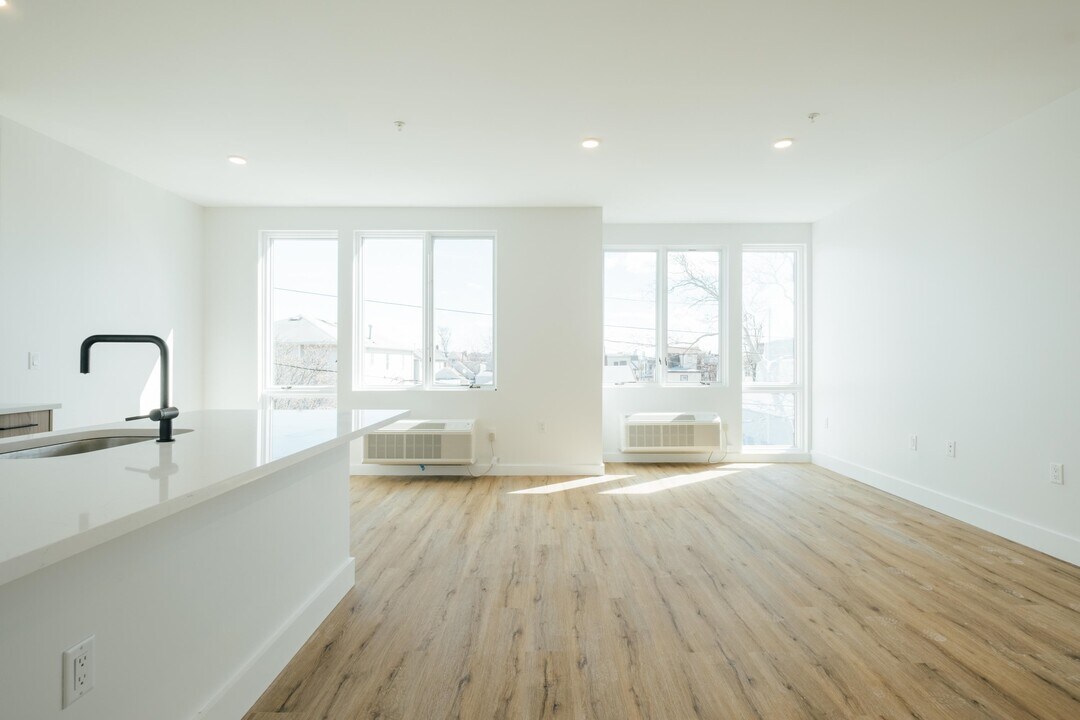 67 Dr Martin Luther King Jr Blvd in Newark, NJ - Building Photo