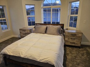 18989 NE Marine Dr in Portland, OR - Building Photo - Building Photo