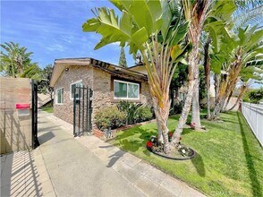 12437 Harris Ave, Unit 11 in Lynwood, CA - Building Photo - Building Photo