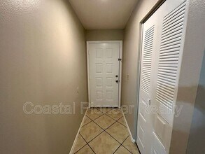 1042 Axlewood Cir in Brandon, FL - Building Photo - Building Photo