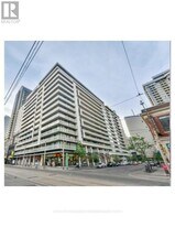 111 Elizabeth St in Toronto, ON - Building Photo