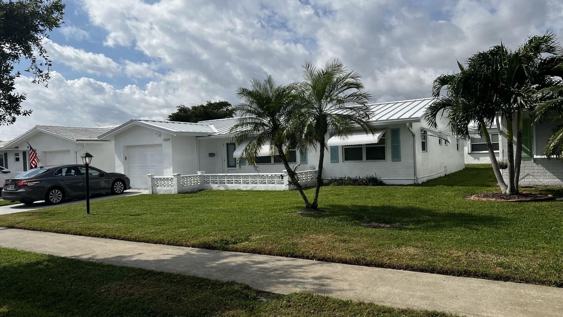 1009 SW 18th St in Boynton Beach, FL - Foto de edificio