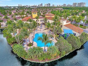 21032 NE 32nd Ave in Miami, FL - Building Photo - Building Photo