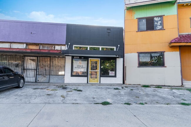 property at 2505 S Presa St