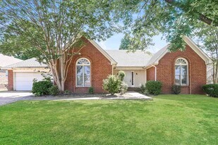 810 N Walnut Bend Rd in Memphis, TN - Building Photo