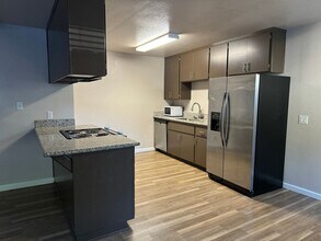 848 W 1st Street in Chico, CA - Building Photo - Interior Photo