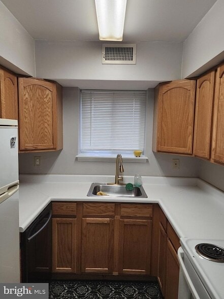 8030-8000 Ditman St in Philadelphia, PA - Foto de edificio - Building Photo