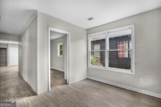 1005 Westmoor Dr NW, Unit A in Atlanta, GA - Foto de edificio - Building Photo