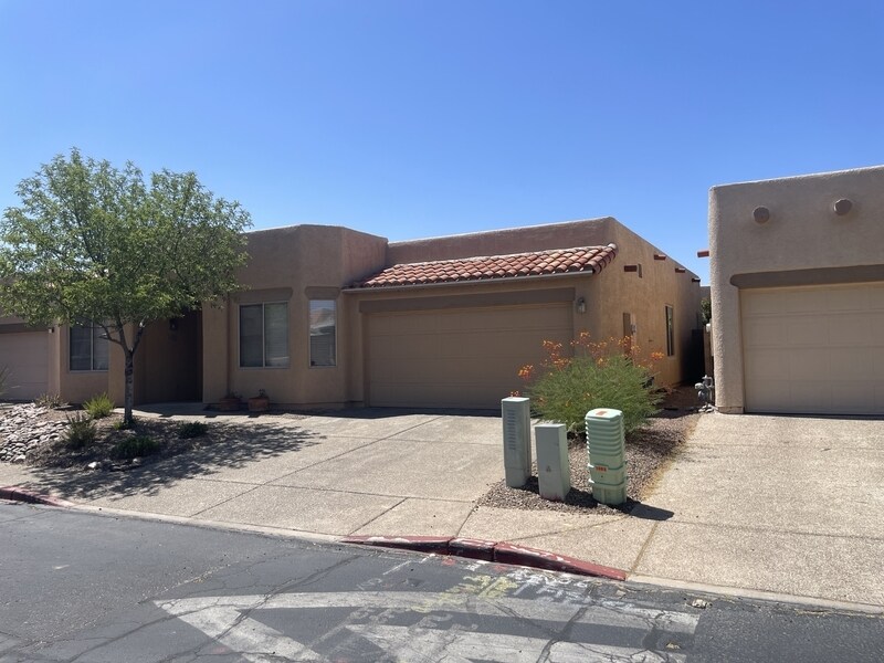 1589 E Painted Colt Loop in Tucson, AZ - Building Photo
