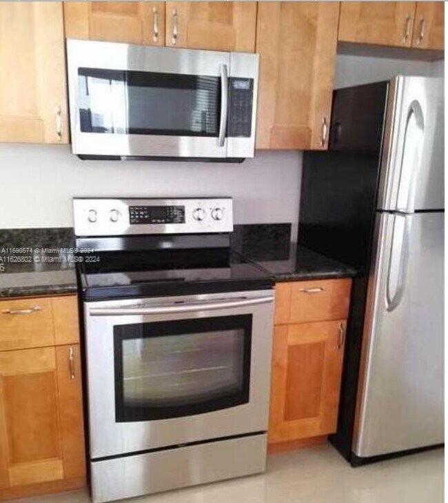 8400 Sunrise Lakes Blvd in Sunrise, FL - Building Photo - Building Photo