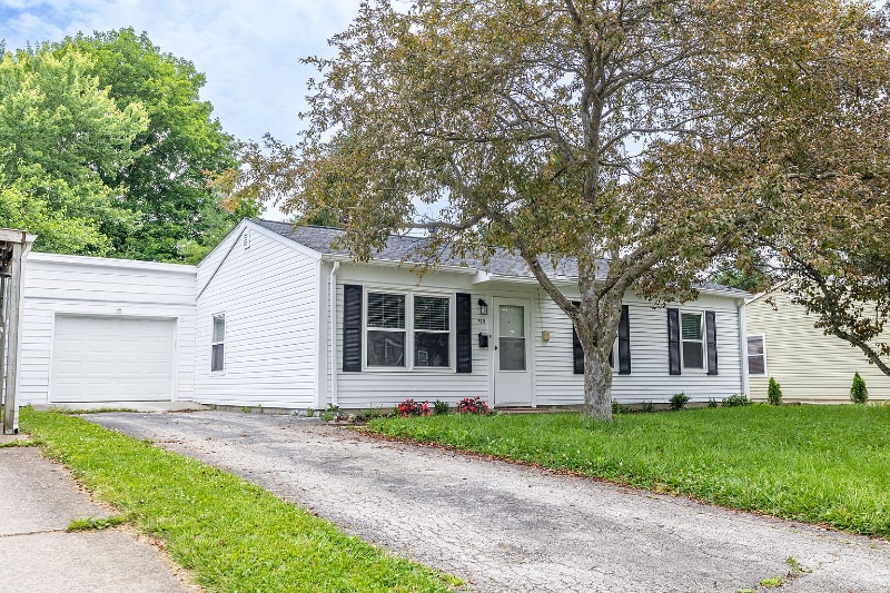 199 Sunset Dr S in Johnstown, OH - Foto de edificio