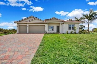 12329 Isabella Dr in Bonita Springs, FL - Building Photo