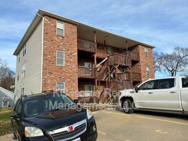 property at 1006 W Royle St