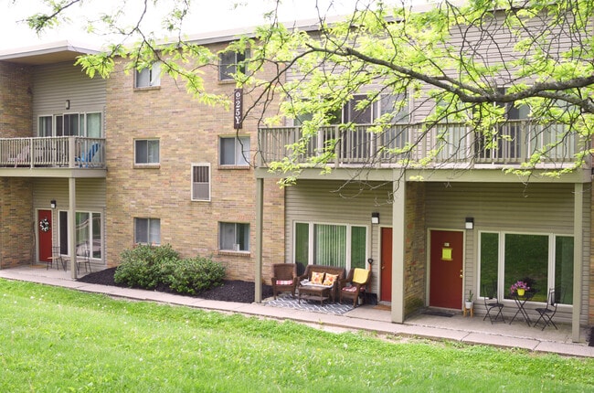 University Terrace Apartments in State College, PA - Building Photo - Building Photo