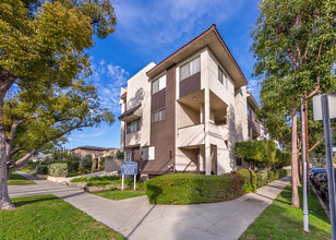 115 W Cypress St in Glendale, CA - Foto de edificio - Building Photo