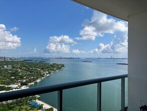 325 S Biscayne Blvd, Unit 3804 in Miami, FL - Foto de edificio - Building Photo