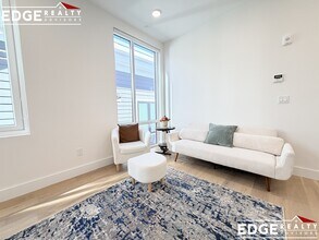 38 Hichborn St, Unit 304 in Boston, MA - Building Photo - Building Photo