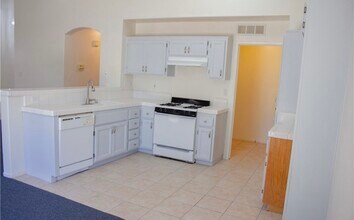 8508 Northshore Dr in Bakersfield, CA - Building Photo - Building Photo