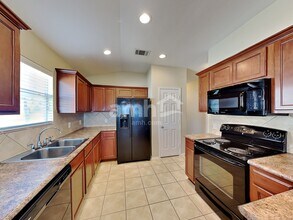 765 Tomah Dr in New Braunfels, TX - Foto de edificio - Building Photo