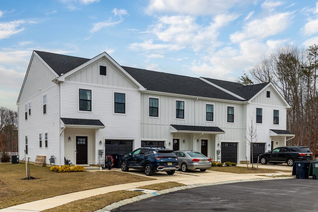 The Retreat @ 385 in Williamstown, NJ - Building Photo