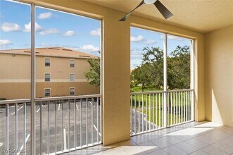 9025 Colby Dr in Ft. Myers, FL - Foto de edificio - Building Photo