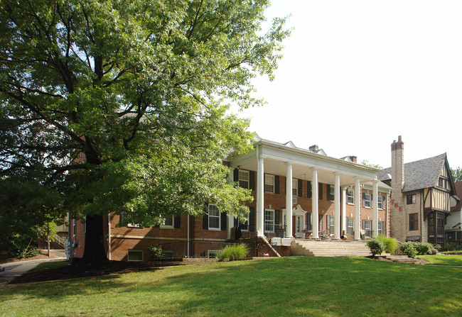 218 E 17th Ave in Columbus, OH - Foto de edificio - Building Photo