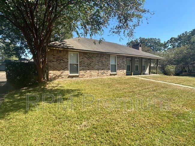 2175 Deerwood Dr in Baton Rouge, LA - Building Photo - Building Photo