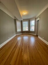 6740 S Saint Lawrence Ave, Unit 2 in Chicago, IL - Foto de edificio - Building Photo