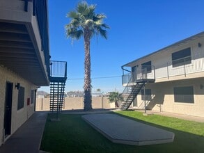 Deer Valley Village Apartments in Phoenix, AZ - Building Photo - Building Photo