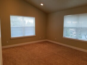 2128 Marlow Ln in Eugene, OR - Building Photo - Building Photo