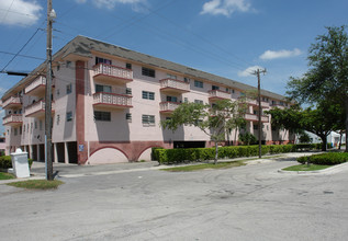 Casa Bonita in North Miami, FL - Building Photo - Building Photo