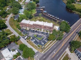 1307 River Hills Cir E in Jacksonville, FL - Building Photo