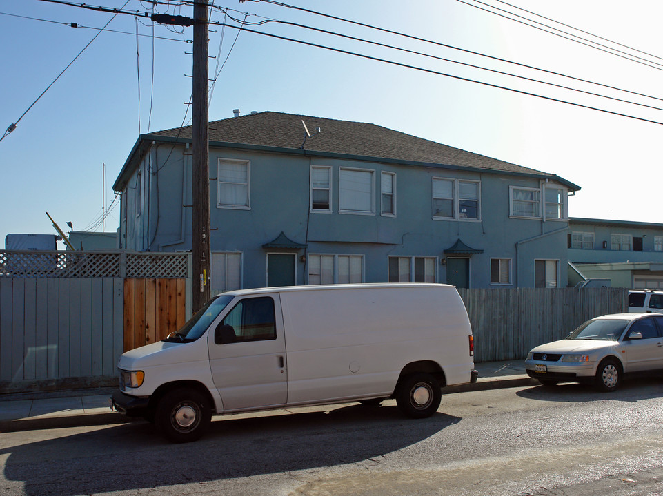 30 N Bayshore Fwy in San Mateo, CA - Building Photo