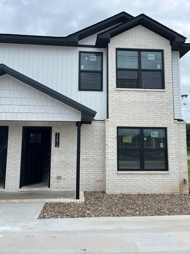 property at 1541B Northridge Dr E