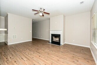 309 Breeze Ct in Canton, GA - Foto de edificio - Building Photo