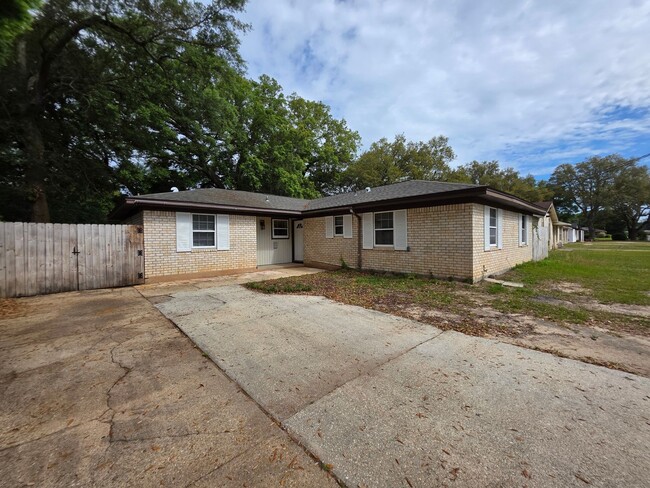 property at 5665 Vestavia Ln