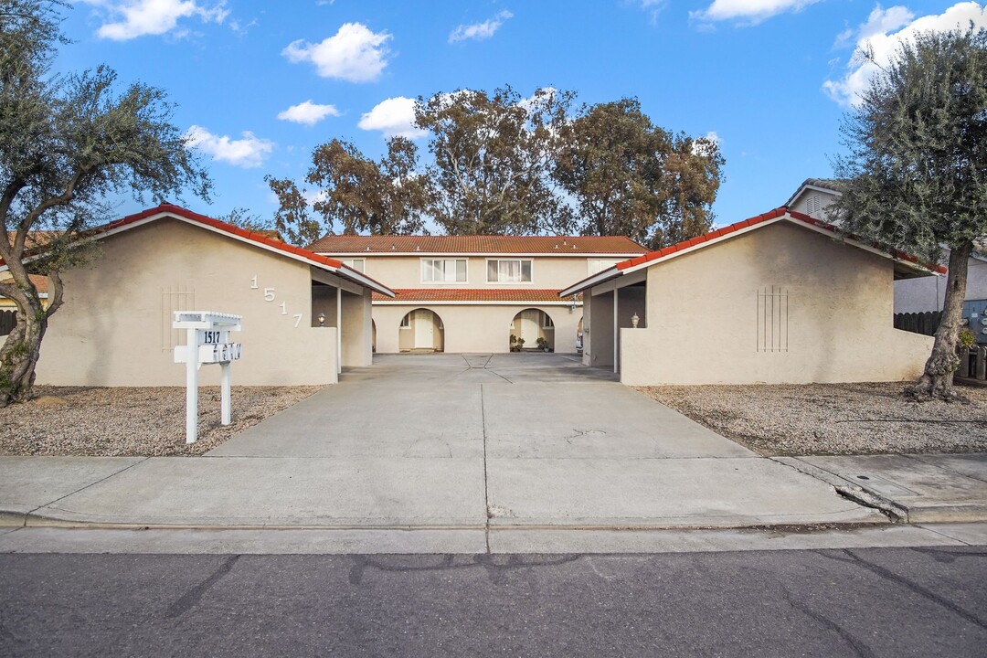 1517 Racquet Club Dr in Los Banos, CA - Building Photo