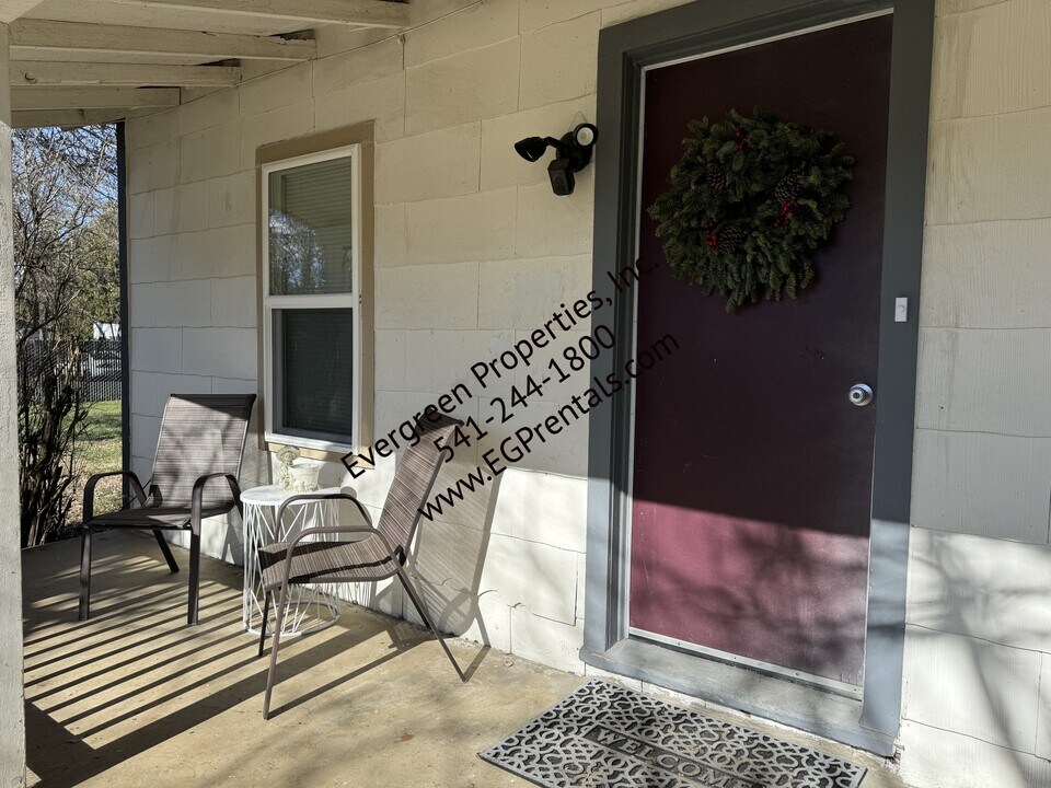 2776 Merlin Rd in Grants Pass, OR - Building Photo