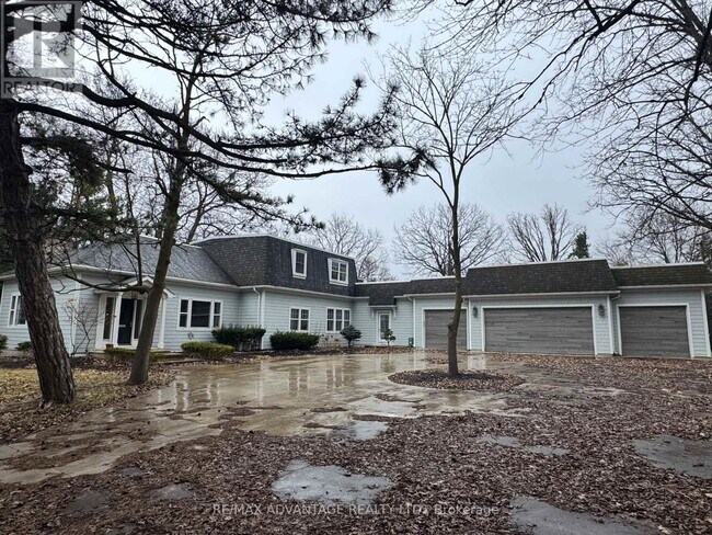 467 Commissioners Rd E in London, ON - Building Photo - Building Photo