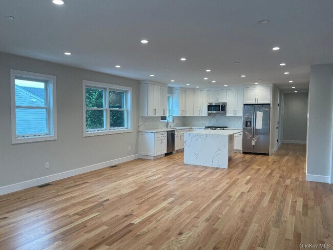 529 E Chester St in Long Beach, NY - Building Photo - Building Photo