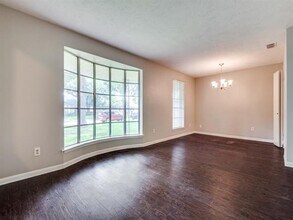 2025 Cedar Valley Ln in Dallas, TX - Building Photo - Building Photo