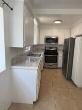 13959 Victory Blvd in Van Nuys, CA - Foto de edificio - Building Photo