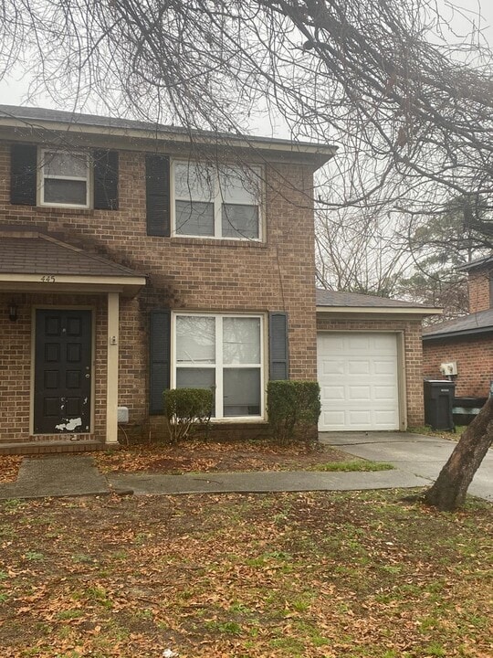 445 Pleasant Home Rd in Augusta, GA - Building Photo